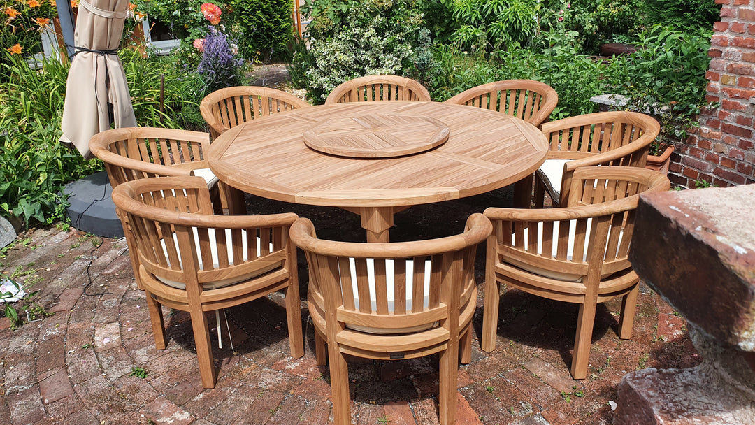Teak garden furniture is a popular choice for outdoor spaces due to its durability, beauty, and natural resistance to the elements. Have a look at these do's and don'ts of caring for your teak wood furniture.