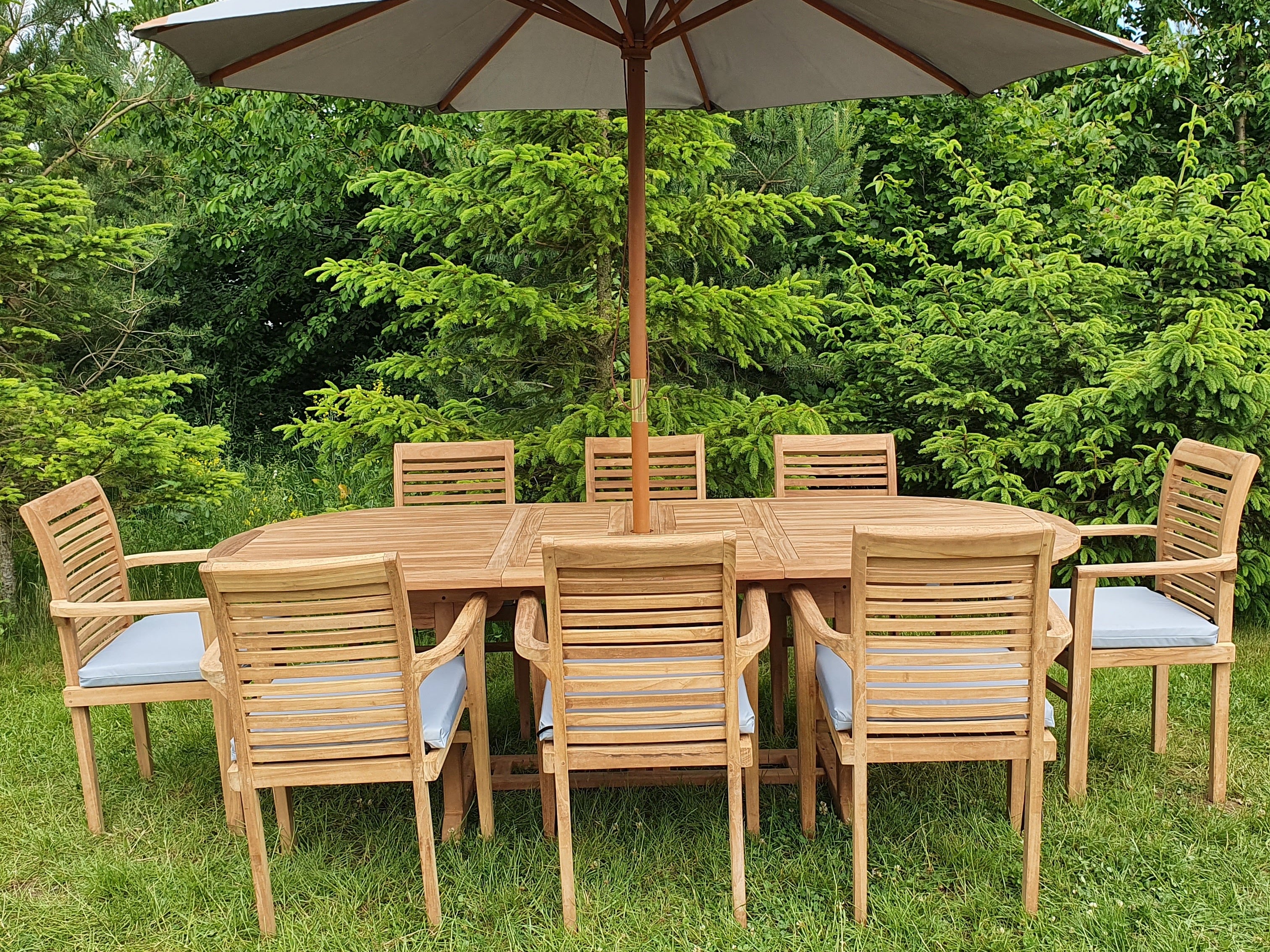 Teak garden furniture is not only beautiful, but it is also durable and resistant to weather conditions, however, teak wood can need some extra care during winter. Here are some great tips on how to make your teak furniture last for years.